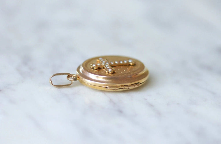 Pendentif Médaillon ouvrant Or jaune et Perles 58 Facettes