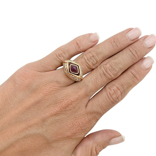 Bague 54 Bague Cartier en or jaune, diamants et rubis. 58 Facettes 31807