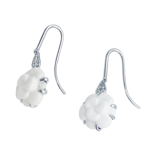 Boucles d'oreilles Boucles d'oreilles Chanel, "Camélia", or blanc, diamants. 58 Facettes 32414