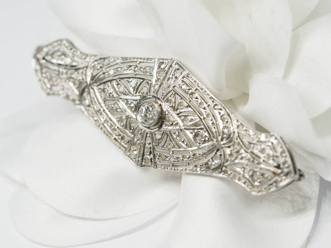 Broche Broche ajourée or gris et diamants 58 Facettes 28004