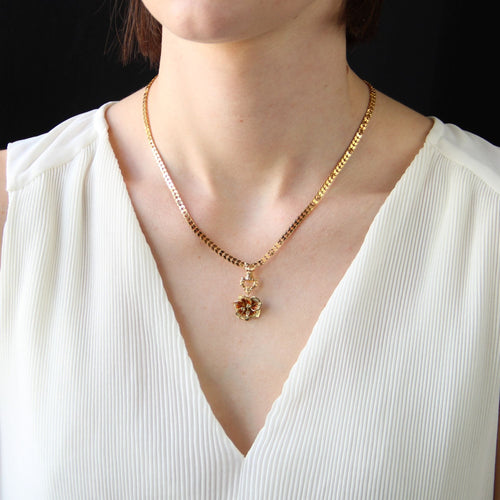 Collier Collier ancien en or et sa fleur émaillée et diamantée 58 Facettes CVCO12