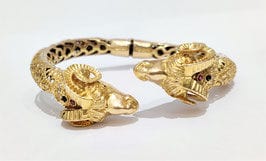 Bracelet Bracelet têtes de béliers en or jaune, diamants, saphirs, rubis 58 Facettes 1-899/2