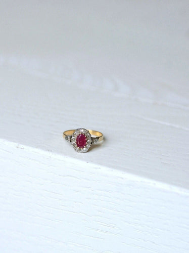 Bague de fiançailles rubis entourage diamants 58 Facettes