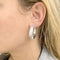 Boucles d'oreilles Créoles Chaumet, "Anneau", or blanc. 58 Facettes 33187