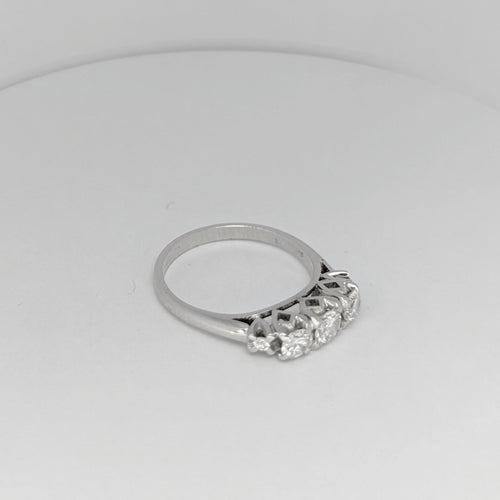Bague Bague en or blanc et diamants 58 Facettes 16623