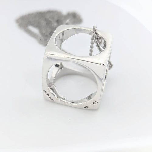 Pendentif Dinh Van - Pendentif Le Pavé en argent 58 Facettes 25536