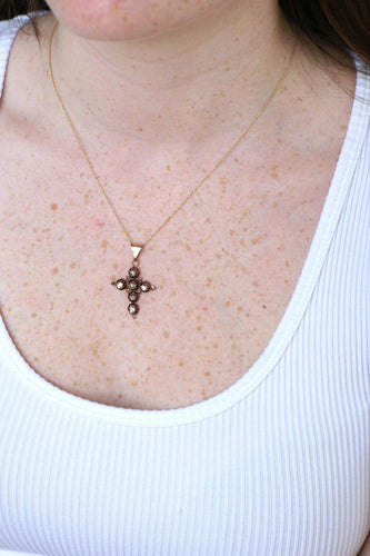 Pendentif Croix ancienne en or rose et diamants 58 Facettes
