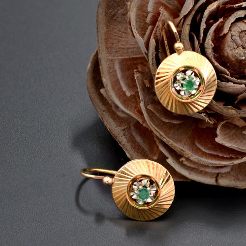 Boucles d'oreilles Dormeuses en or jaune et émeraudes 58 Facettes 19-628A