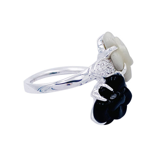 Bague 51 Bague Chanel, "Toi & Moi - Mini Camélia sculpté", or blanc, diamants. 58 Facettes 32413