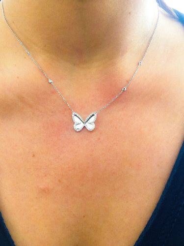 Pendentif Pendentif en or gris diamants avec pendentif papillon 58 Facettes 0