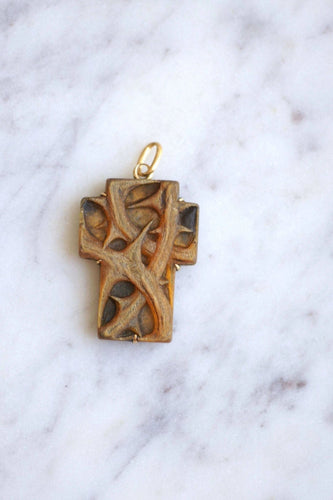 Pendentif Pendentif croix Art Nouveau en or et corne 58 Facettes