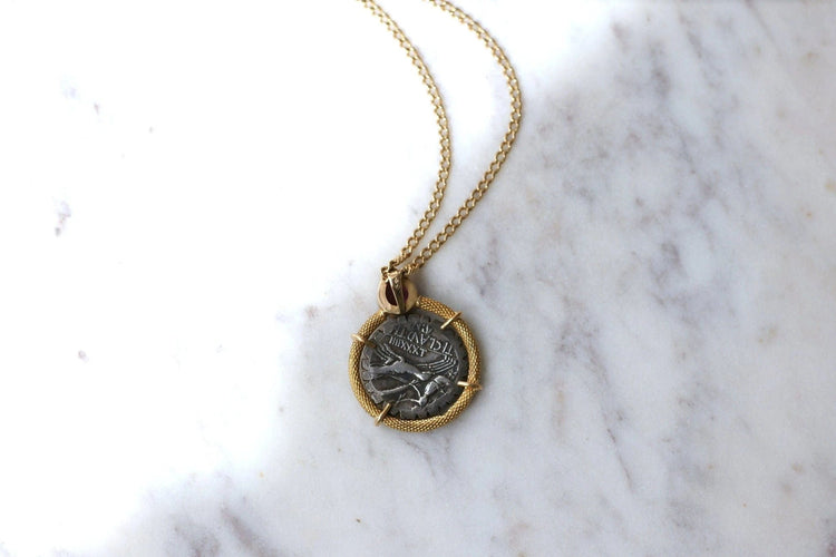 Collier Sautoir grenat et pièce romaine Déesse Diane 58 Facettes