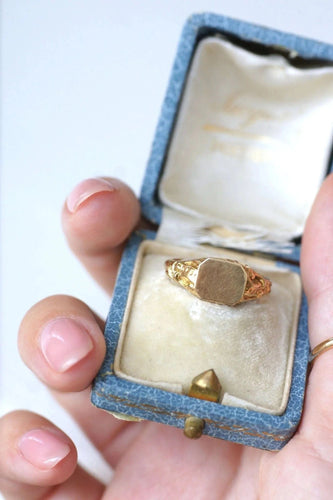 Bague Bague chevalière ancienne en or jaune 58 Facettes