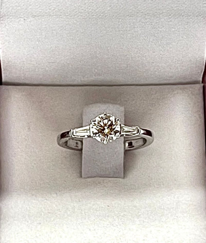 Bague Solitaire en or blanc diamant centre 0,60 ct 58 Facettes