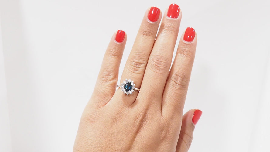 Bague 53.5 Bague marguerite en or blanc, saphir et diamants 58 Facettes F4949