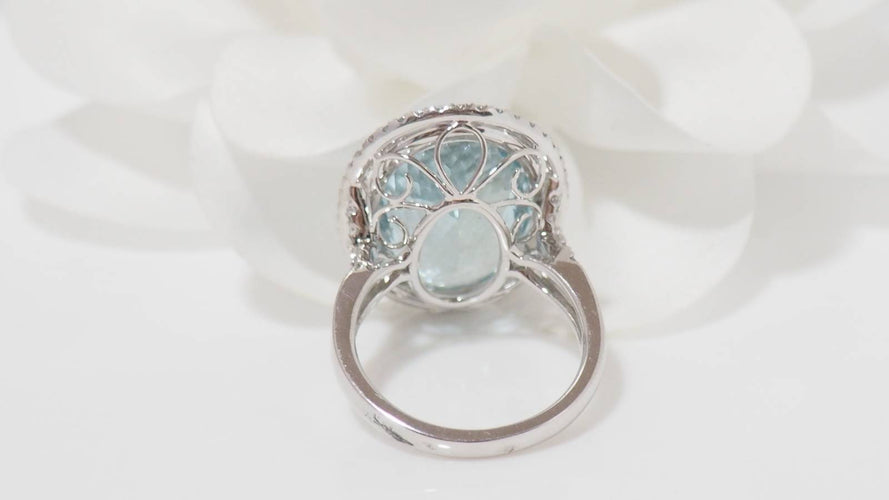 Bague Bague entourage or blanc aigue-marine diamants 58 Facettes 31615