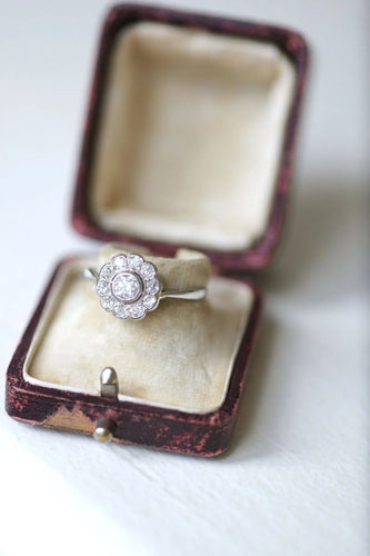 Bague marguerite platine et diamants 58 Facettes