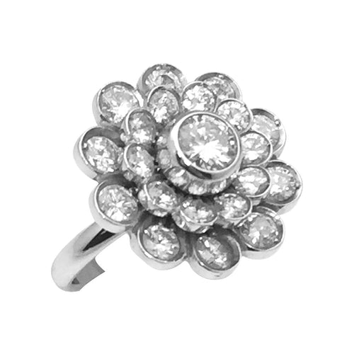 Bague 53 Bague marguerite en or blanc, diamants. 58 Facettes 26243