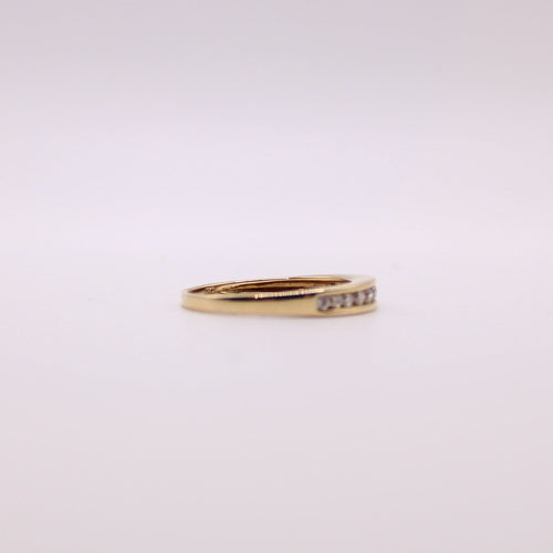 Bague Alliance demi-tour or jaune et diamants serti rail 58 Facettes