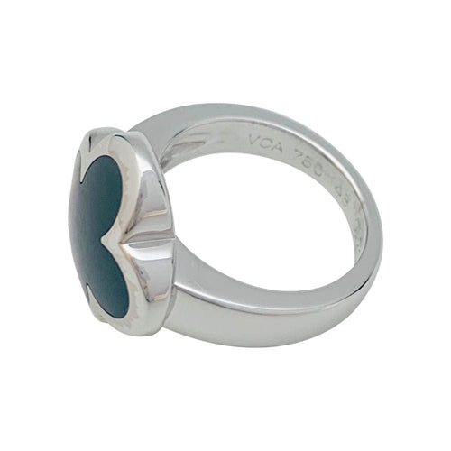 Bague 48 Bague Van Cleef & Arpels modèle "Pure Alhambra" en or blanc, nacre grise. 58 Facettes 31353