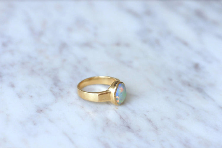 Bague Bague or et opale cabochon 58 Facettes