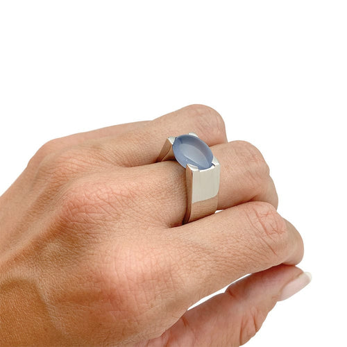 Bague 50 Bague Cartier, "Tankissime", or blanc, calcédoine bleue. 58 Facettes 32073