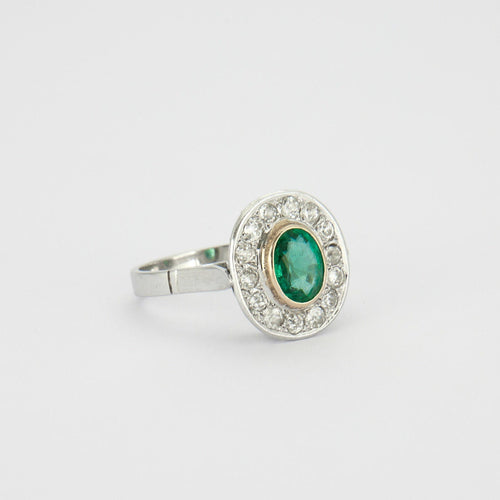 Bague BAGUE EMERAUDE OVALE ENTOURAGE DIAMANTS 58 Facettes