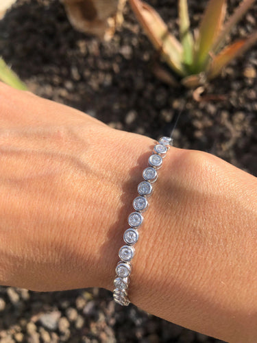 Bracelet Bracelet en or gris et diamants tennis serti tennis 58 Facettes 1