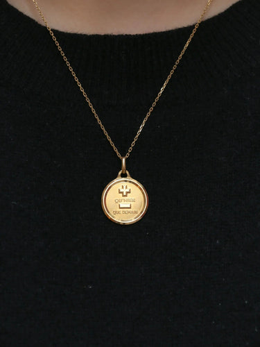 Pendentif Médaille Amour Augis "L'originale" Or jaune "Plus qu’hier moins que demain" 58 Facettes J242
