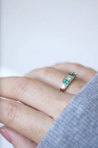 Bague Bague jarretière diamants et émeraudes 58 Facettes