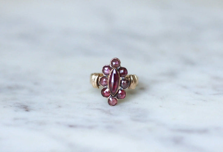 Bague Bague marquise grenats de Perpignan 58 Facettes