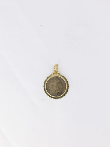 Pendentif AUGIS - Médaille Amour en or-  Plus qu’hier moins que demain 58 Facettes J249