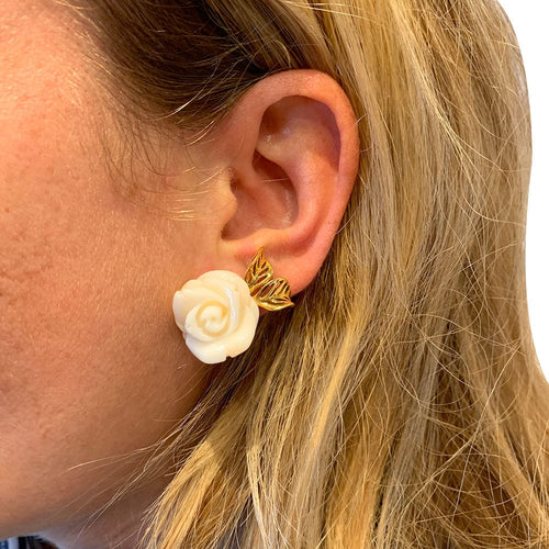 Boucles d'oreilles Boucles d'oreilles Dior, "Rose Dior Pré Catelan", or jaune, corail, diamants et saphirs roses. 58 Facettes 31282