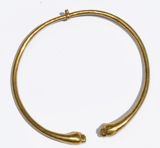 Collier Collier torque de la maison Zolotas en or jaune martelé 58 Facettes