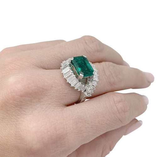 Bague 54 Bague émeraude or blanc, diamants. 58 Facettes 32023