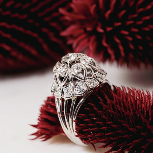 Bague Bague Dôme en or blanc platine et diamants 58 Facettes 15926