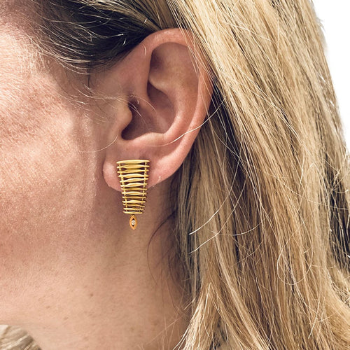 Boucles d'oreilles Boucles d'oreilles Stern "Filament" en or jaune et diamants. 58 Facettes 30828