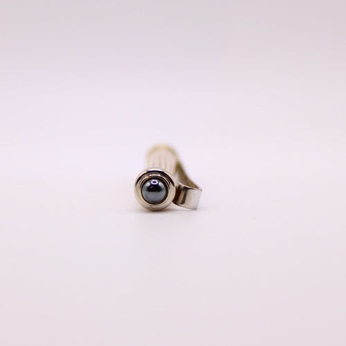 Broche Pince à cravate en or jaune et blanc Hématite 58 Facettes