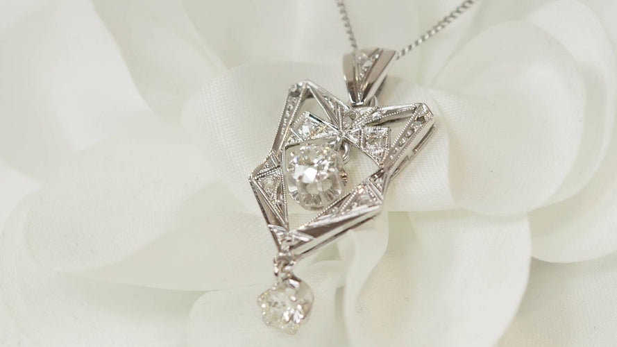 Collier Collier Art déco en or platine et diamants 58 Facettes 30578