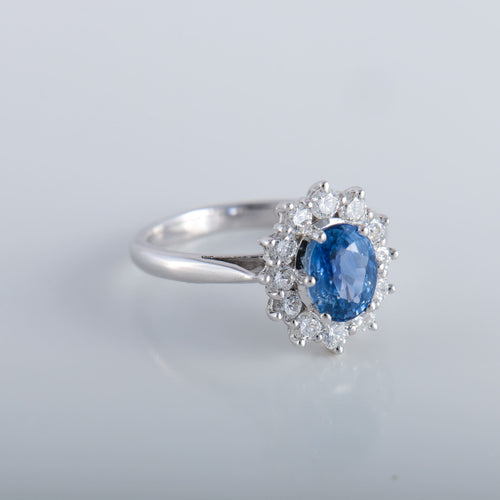 Bague 56 Bague Marguerite or blanc, diamants et saphir 58 Facettes