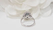 Bague 54 Bague marguerite en or blanc, saphir et diamants 58 Facettes 32002