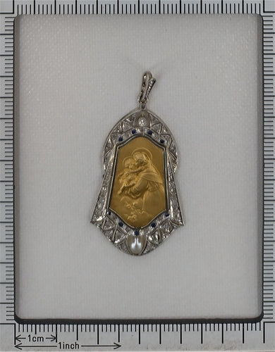 Pendentif Médaille diamants saphirs et perle 58 Facettes 23191-0434