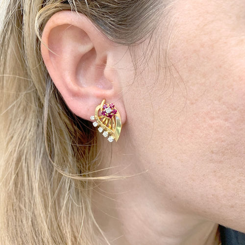 Boucles d'oreilles Boucles d'oreilles vintage, "Feuilles", or rose, diamants, rubis. 58 Facettes 32319