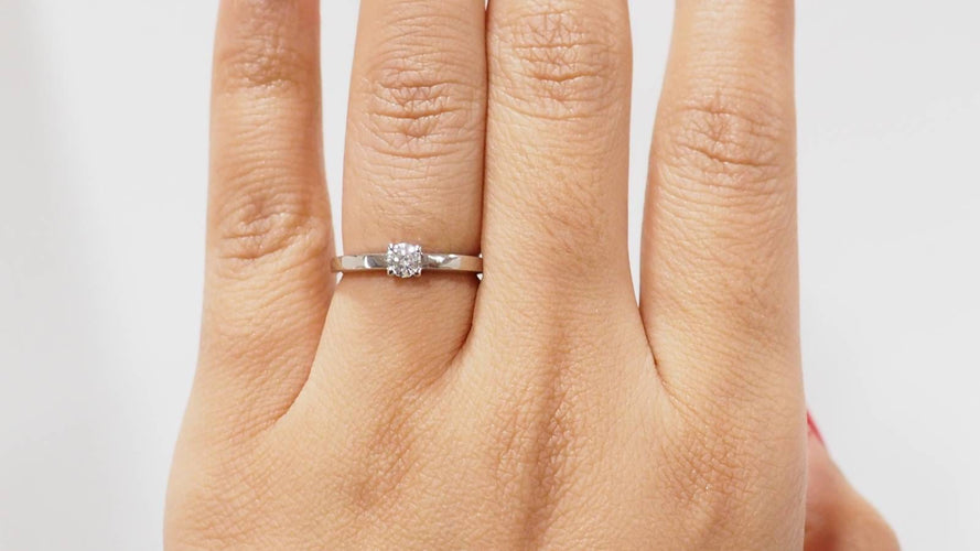 Bague 53 CARTIER - Bague solitaire en platine et diamant 58 Facettes 31997