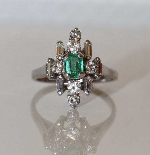 Bague Bague Fleur Moderniste émeraude 58 Facettes 509