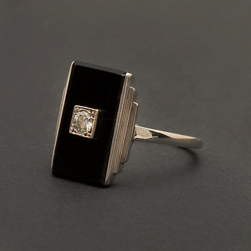 Bague Bague Art Déco en or gris, onyx et diamant "Blink" 58 Facettes 1966