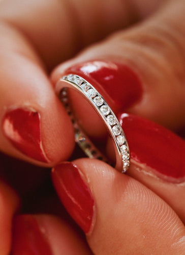 Bague Alliance en or blanc et diamants 58 Facettes 19795