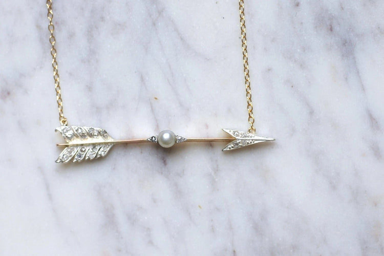 Collier Collier pendentif ancien flèche diamant et perle fine 58 Facettes