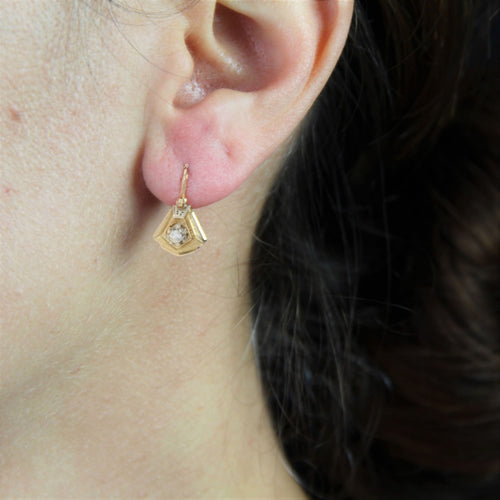 Boucles d'oreilles Dormeuses anciennes géométriques or jaune saphir blanc 58 Facettes 19-456J