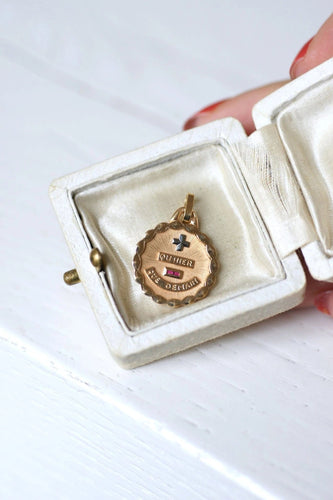 Pendentif Pendentif médaille d'amour Augis en or jaune 58 Facettes